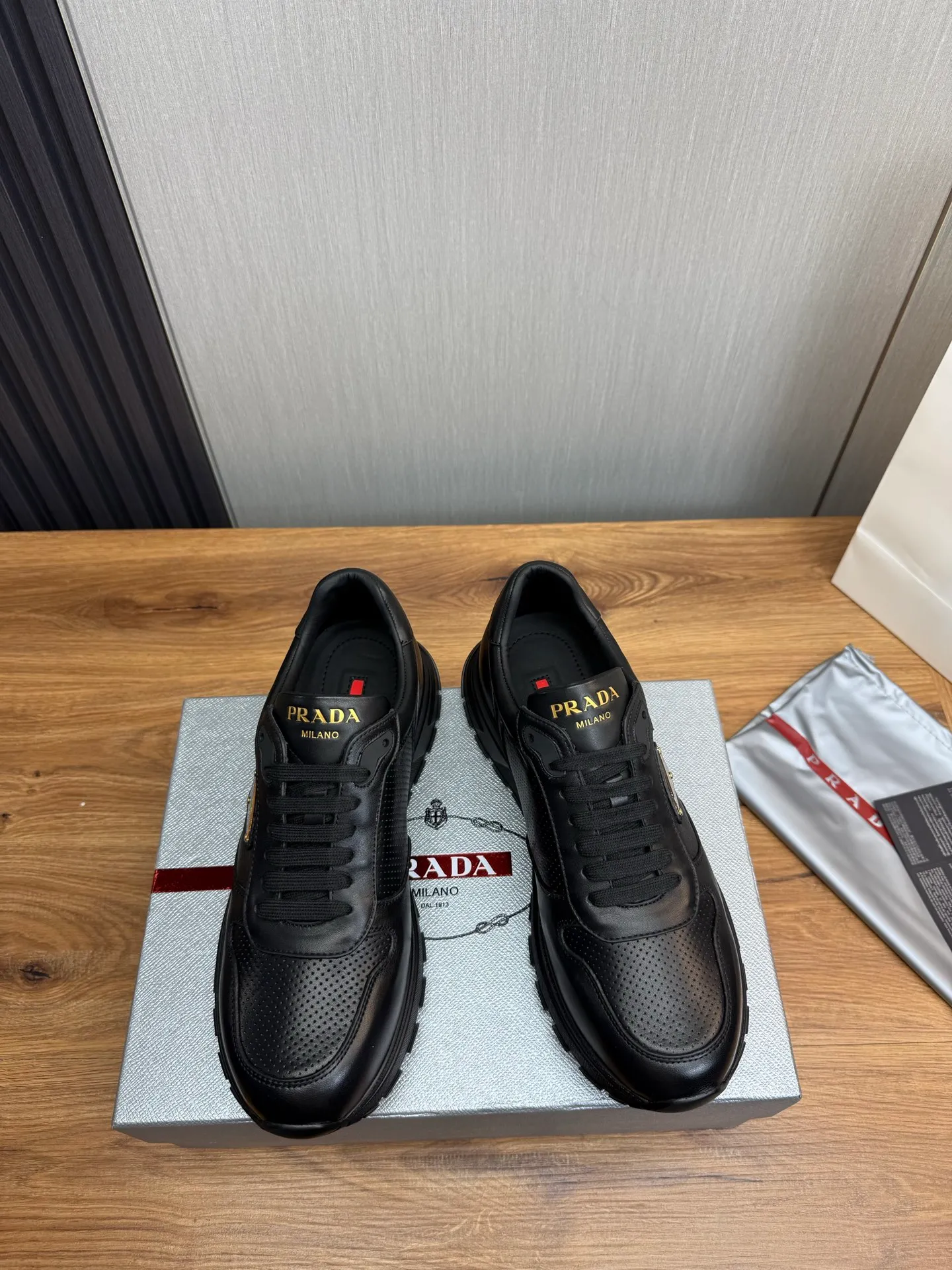 Men's shoes 💰580💰 [PRADA] Men's shoes are popular in the counter, official website is synchronized, 1 high-quality shipment ✔️Original cowhide punching + cowhide lining, 1🆚1 replica, original sole, 38-45 (45 customized, non-refundable)